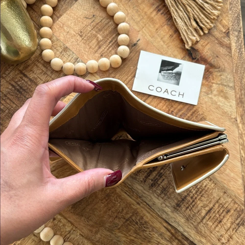 🪈💛COACH Piped Polished Large Framed Wallet💛🪈 - Picture 11 of 11